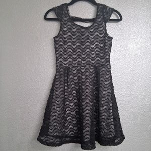 Lilt Girl's Black Lace Overlay Formal Dress   Size 8.    13